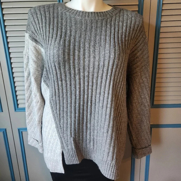 Simply Vera Vera Wang Sweaters - Simply Vera Wang Women’s Gray Asymmetrical Sweater